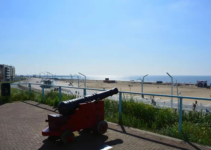 Boulevard Scheveningen Hotel 3*
